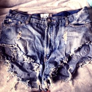ONE trendy cheeky shorts